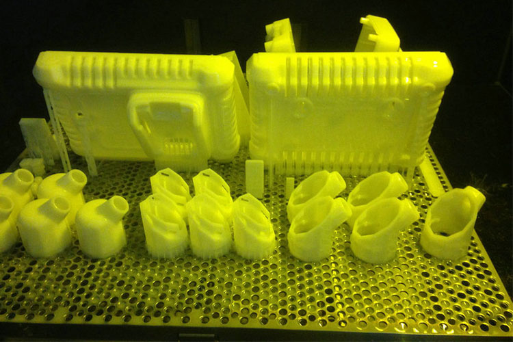 SLA（Stereolithography）3D打印机和FDM（Fused Deposition Modeling）3D打印机区别和优势